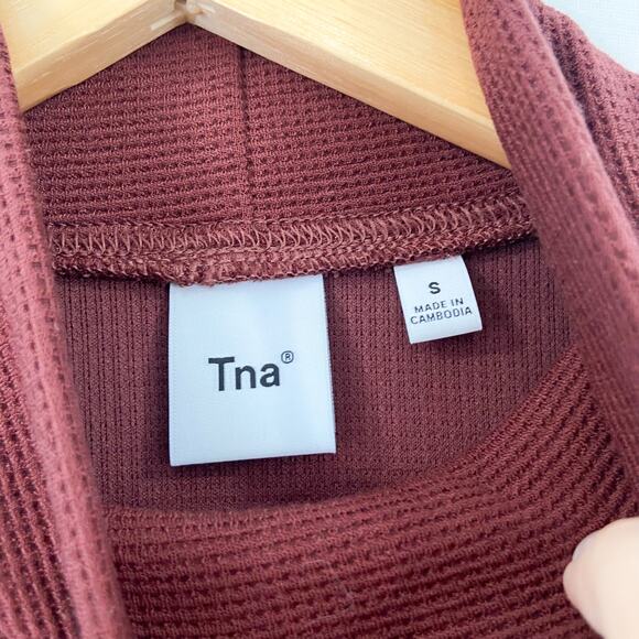 TNA by Aritzia Brick Red Waffle Knit Turtleneck Thermal Top sz Small Long Sleeve - Picture 4 of 6